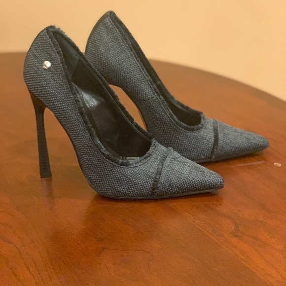 Shoes - Picture 4 of 5